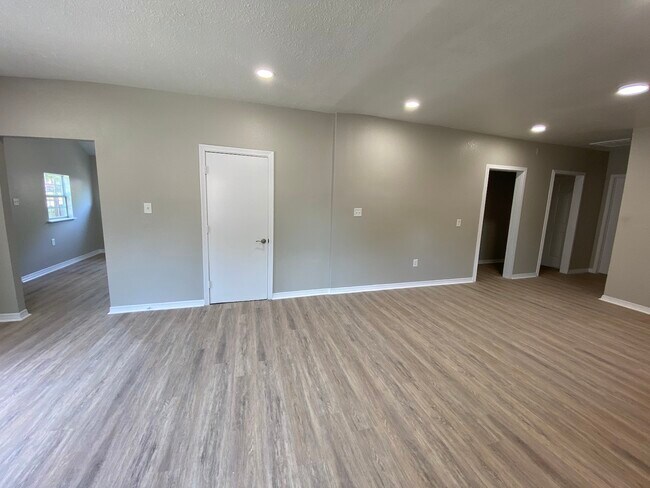 Photo - 200 E Freeman St