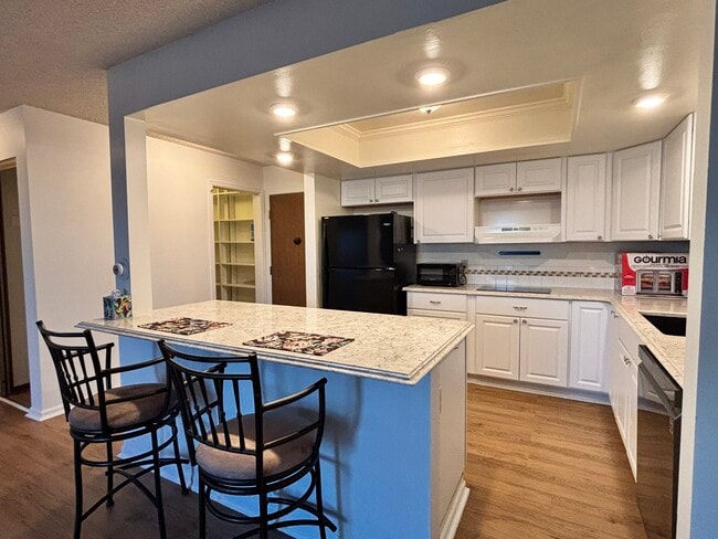 Building Photo - 13890 E Marina Dr Unit 604