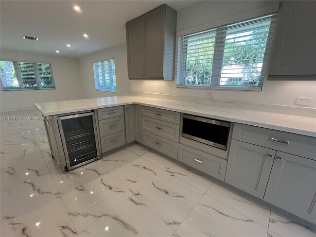 300 Camilo Ave