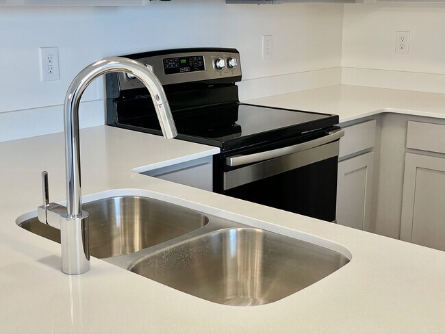 Photo - 641 N 380 W Unit V202