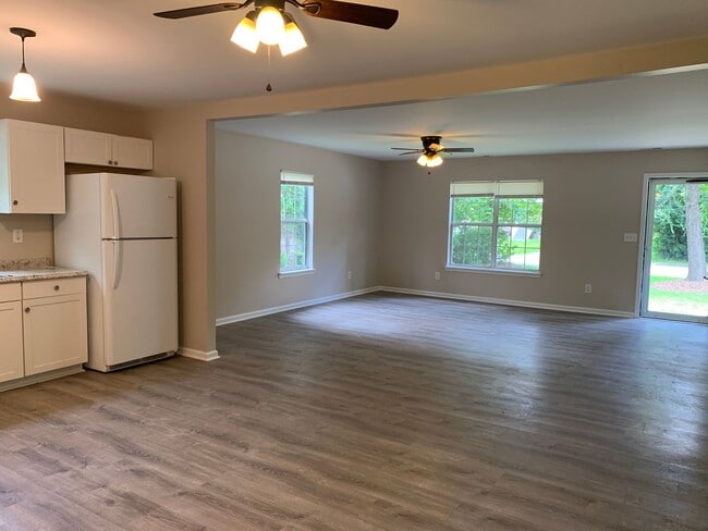 Photo - $500 OFF 1ST MONTH'S RENT! Water/Sewer/Tra...