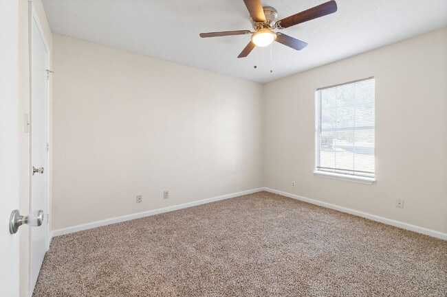 Photo - Spacious 2BR with Walk-In Closet, Washer/Dryer & Open Living Area Unit E