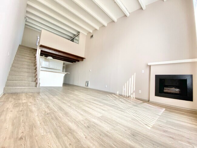 3345 S Canfield Ave Los Angeles, CA 90034 - 3345 S Canfield Ave Los Angeles, CA 90034 Apartment Unit 215A
