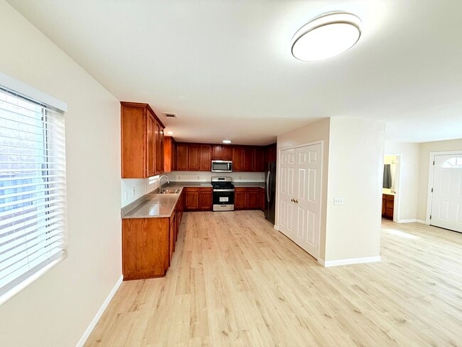 Photo - 762 W 21st St Unit 2