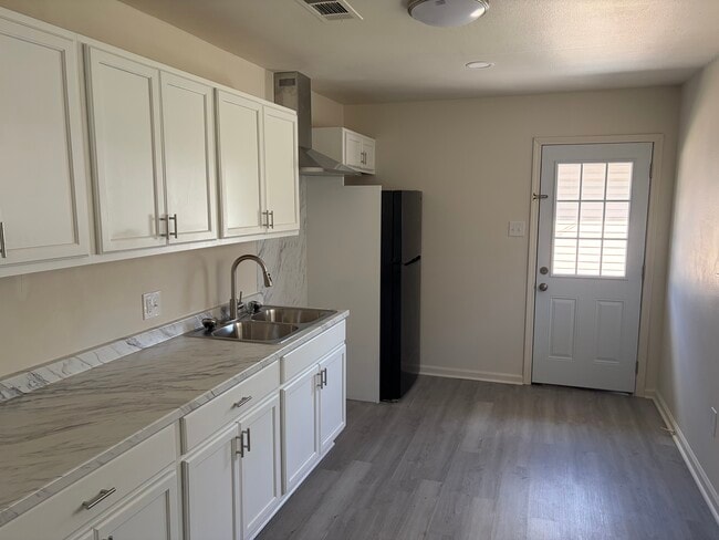 Photo - 4865 Beechwood Dr