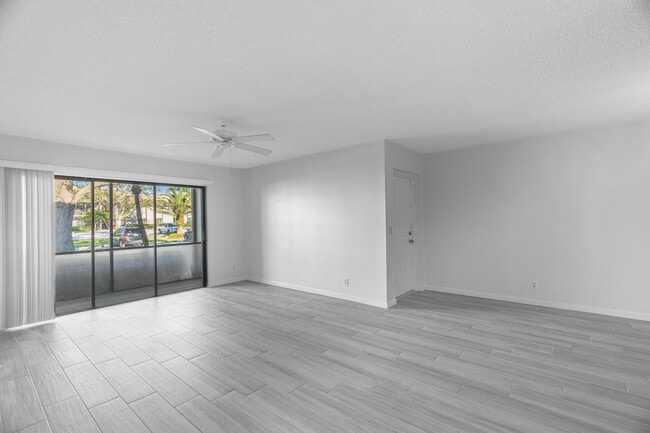 Photo - 2025 SW Silver Pine Way Unidad 120-D1