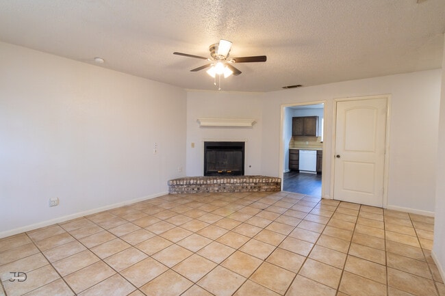 Photo - 2913 S Bandera Dr