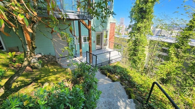 Photo - 2400 SW Hoffman Ave Unit 1