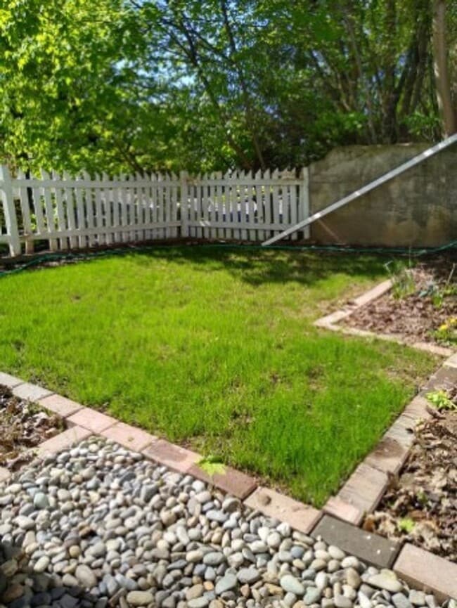 Photo - 115 SW State St