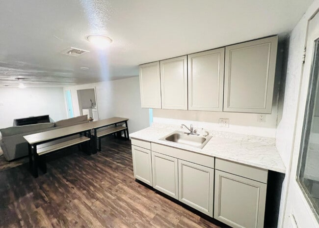 Photo - 6110 Lee St Unit B