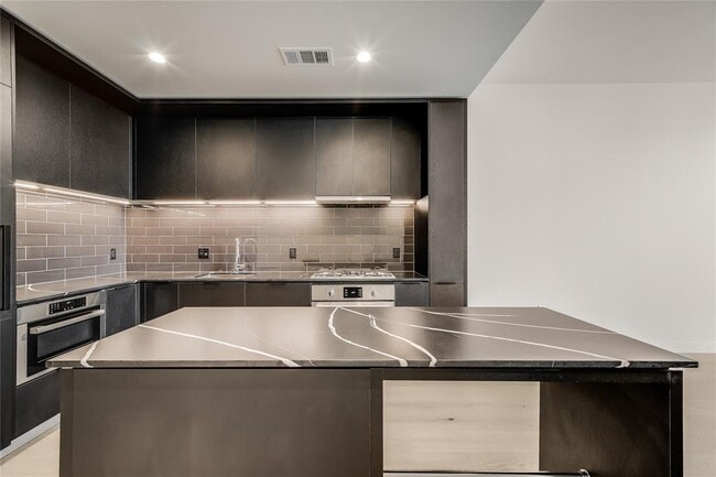 Photo - 44 East Ave Unidad 2703