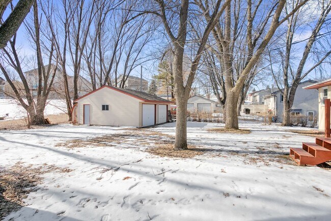 Photo - Beautiful 3bd upper duplex on large lot in Maple Grove avail March 01