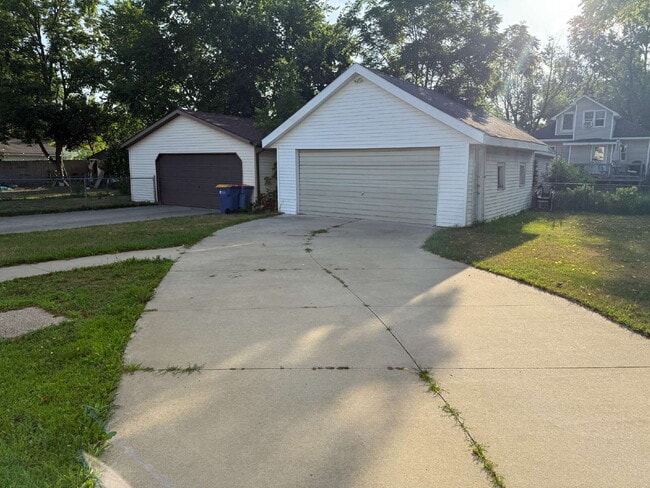 Photo - Charming 4 Bedroom Home with 2 Full Baths in Grand Rapids