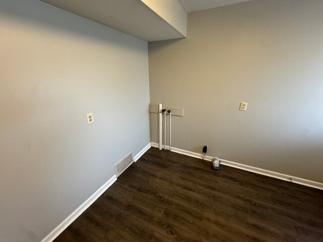 301 W Adams St