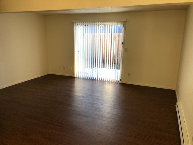 Photo - 2223 Hawthorne St