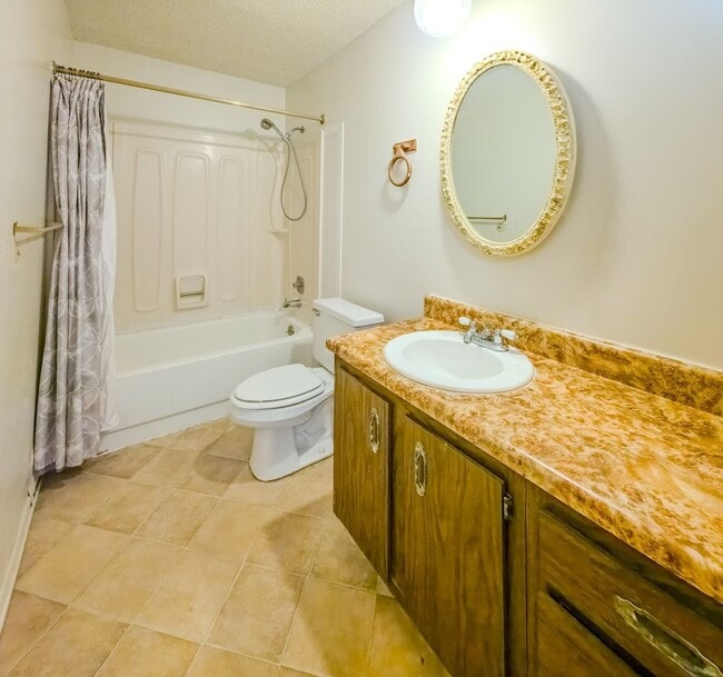 Photo - West Knoxville 37919 - 1 Bedroom Apartment in West Knoxville! Available Now! 1 Bedroom, 1 Bath. -...