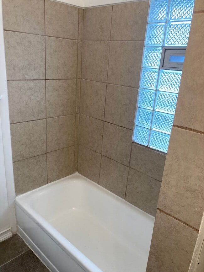 Photo - Spacious Recently updated 2 Bedroom 1 Bath...