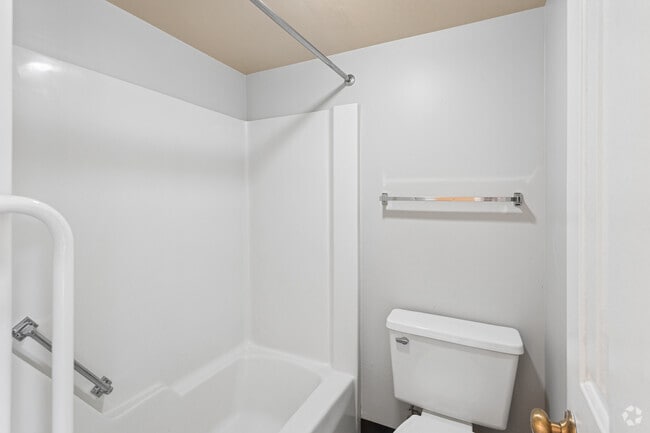 2BR, 2BA - 1,326SF - Bathroom