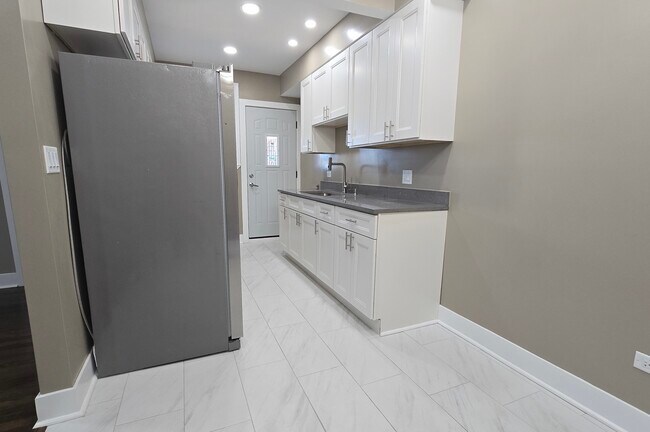 Photo - 3051 N Austin Ave Unit 2F