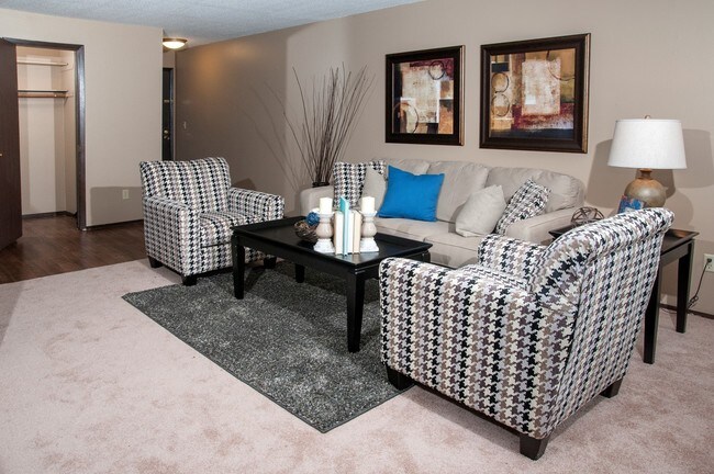 Photo - 624 Huron Apartments