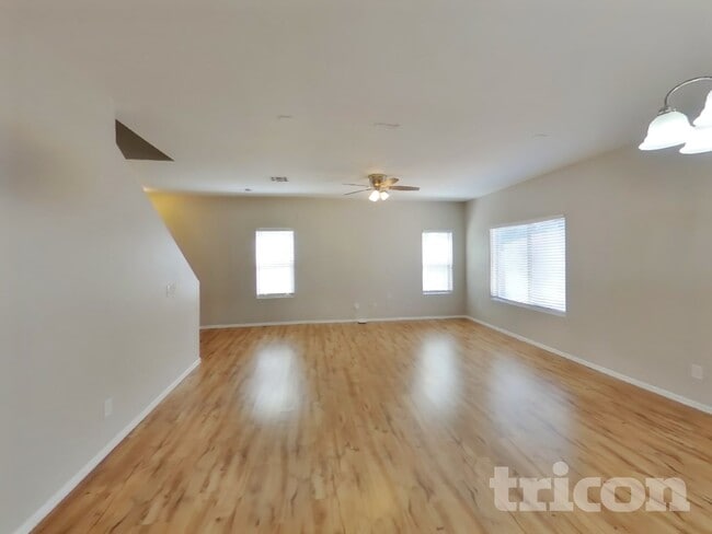 Photo - 377 E Maddison St