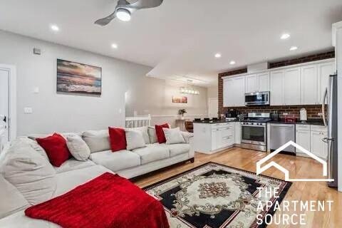 3935 S Wells St Unit 1