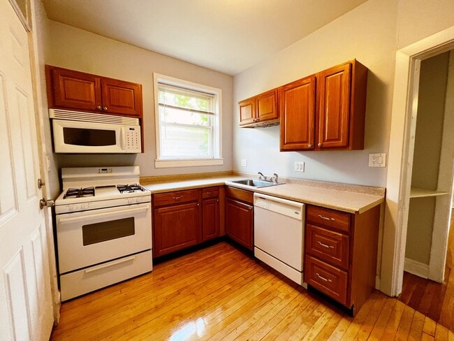 Building Photo - 2315 W Eastwood Ave Unit 3W
