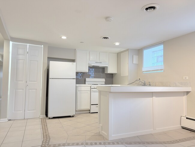 Photo - 125 S Leavitt St Unidad B