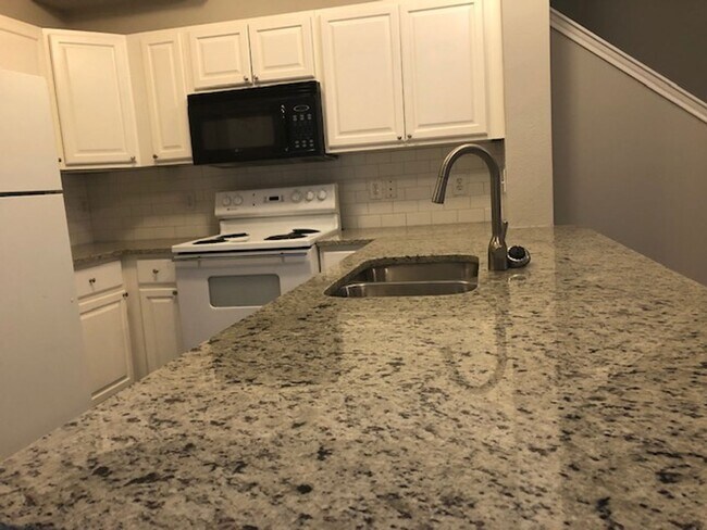 Photo - 7806 Kingsbury Wood Unit 3