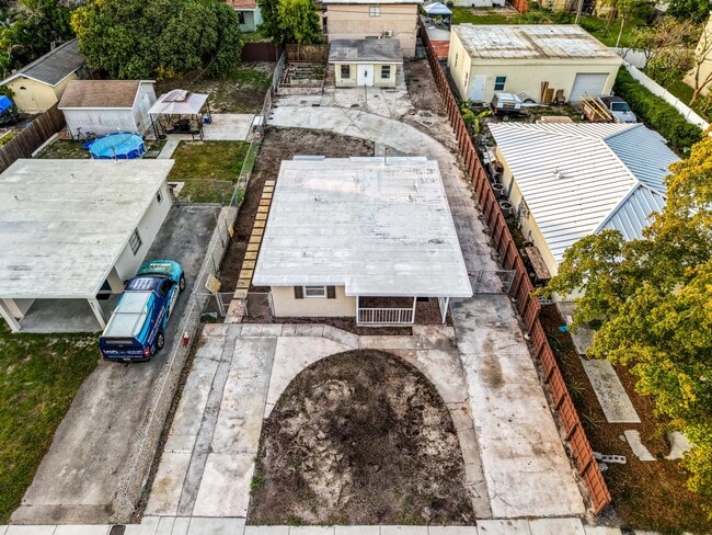 Photo - 611 NE 34th St