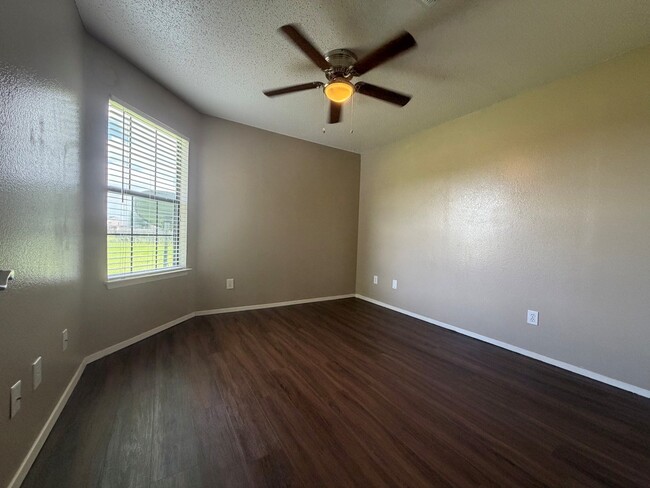 101 Traders Rd