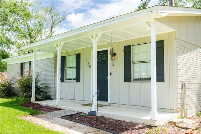 Photo - 1850 Panorama Blvd W