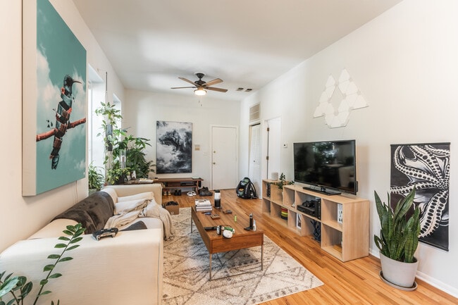2732 W Chicago Ave Unit 1R