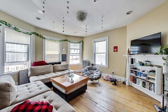 47 Hillside St Unit 3