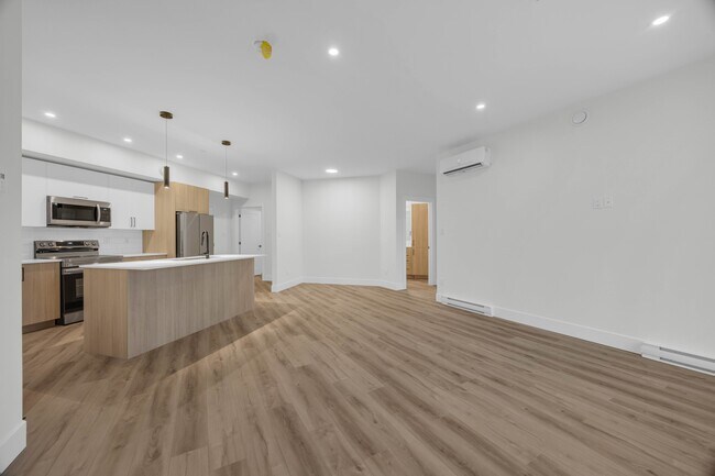 Photo - 1035 Melanson Rd Unité 207