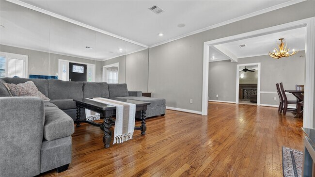Photo - 1606 W Shady Grove Rd