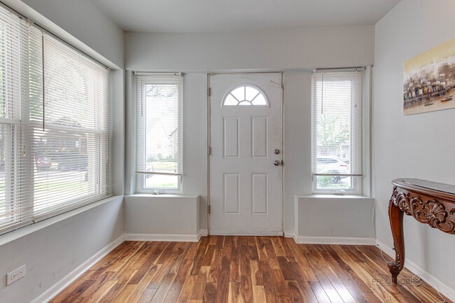 Photo - 4716 W Hutchinson St
