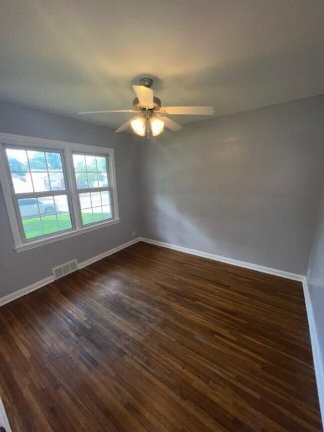 Photo - 1718 Sweetser Ave