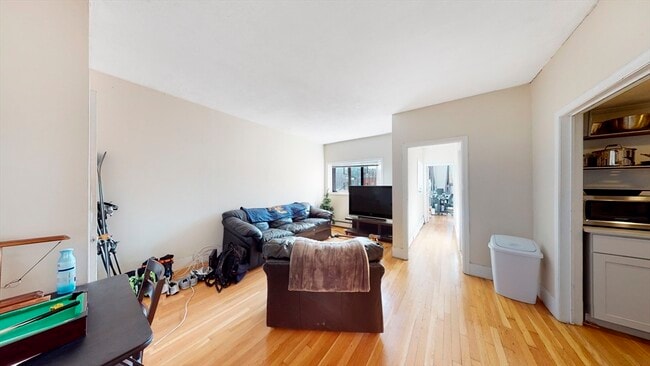Building Photo - 513 Beacon St Unit 10