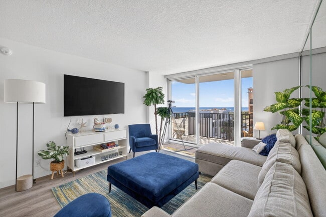 Photo - 525 N Ocean Blvd Unidad 819