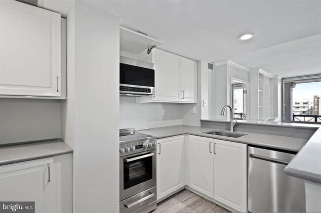 Building Photo - 701 Pennsylvania Ave NW Unit 1207