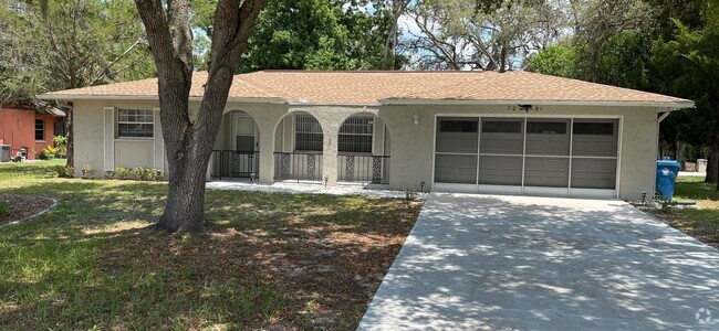 Building Photo - Remodeled 2 bedroom, 2 bath, 2 car garage ... Rental