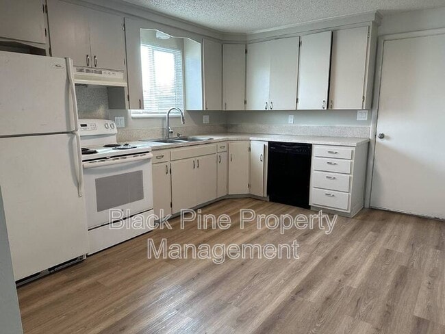 Photo - 137 Davis Ave Unit E