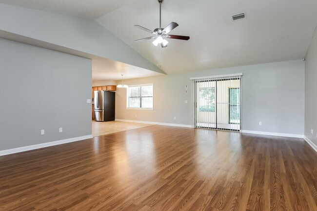 10416 Calle De Flores Dr