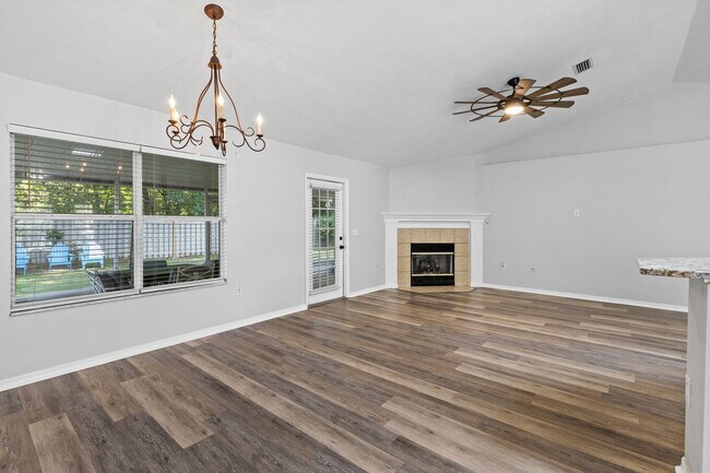 Photo - Experience a breezy lifestyle in the convenient Eagle Point subdivision!