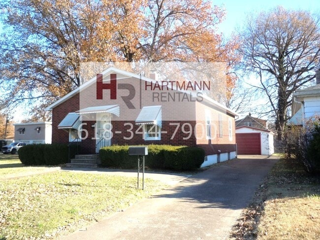 Building Photo - Two Bedroom Home with Washer/Dryer Hookups in Full Basement!