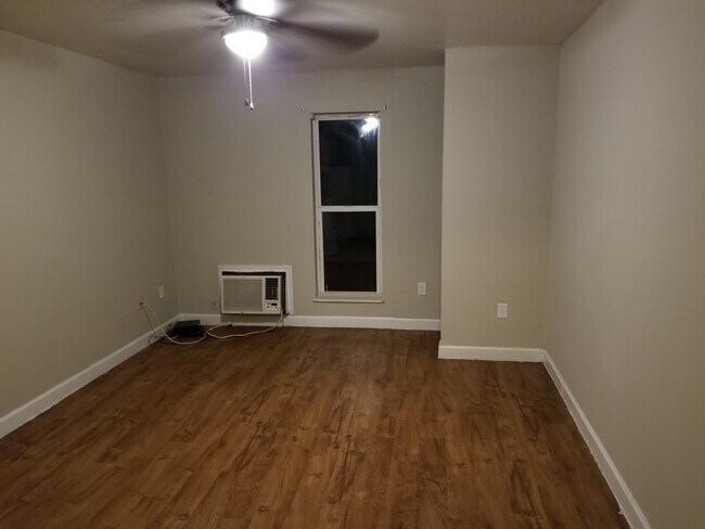 Photo - 2437 Newberry St Unidad 103