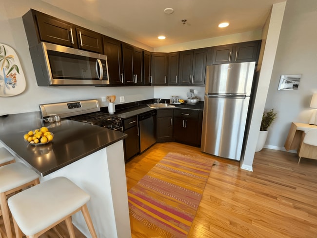 Uptown Regency - 5050 N Sheridan Rd