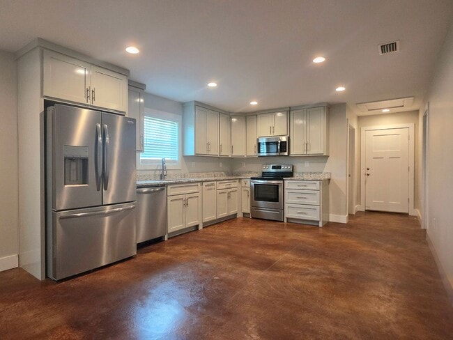 Photo - Great 3/2 home available in Elberta