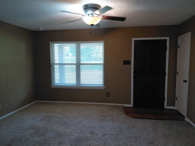 Photo - 4/2 located in Weatherford with Huge shop!